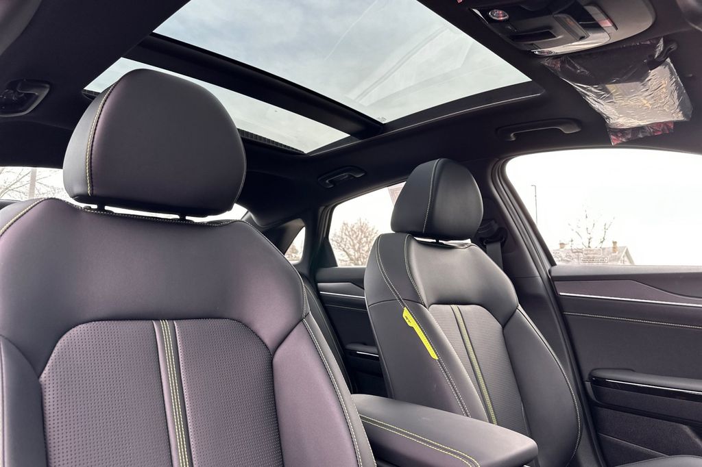 2026 Kia K5 GT - Photo 17