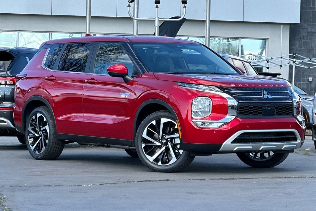 2025 Mitsubishi Outlander Plug-in Hybrid SE S-AWC's photo