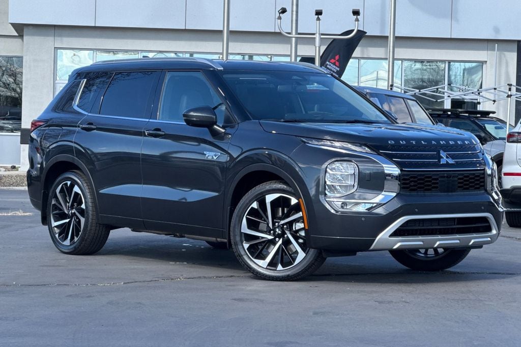 2025 Mitsubishi Outlander Plug-in Hybrid SEL S-AWC's photo