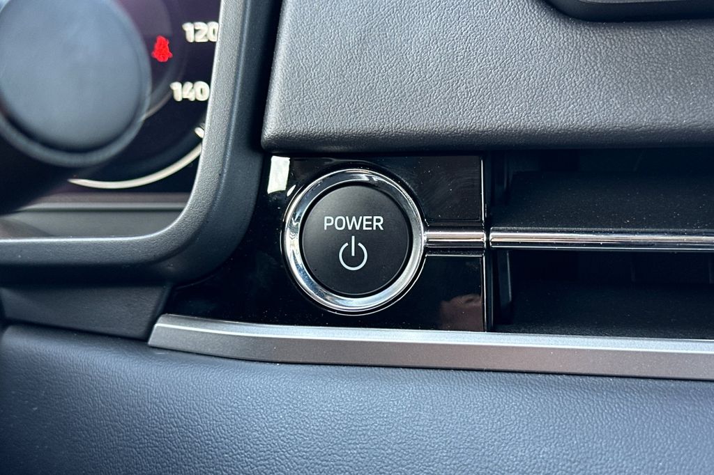 2025 Mitsubishi Outlander Plug-in Hybrid SE - Photo 22