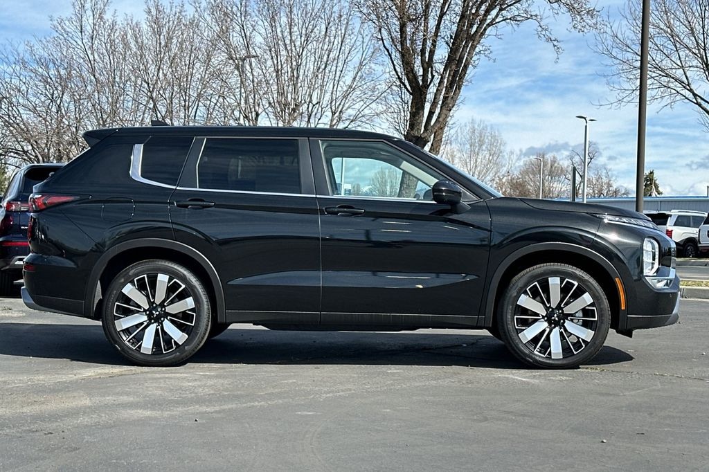 New 2026 Mitsubishi Outlander SE SUV