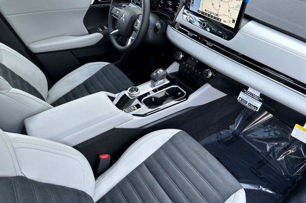 2026 Mitsubishi Outlander SE - Photo 15