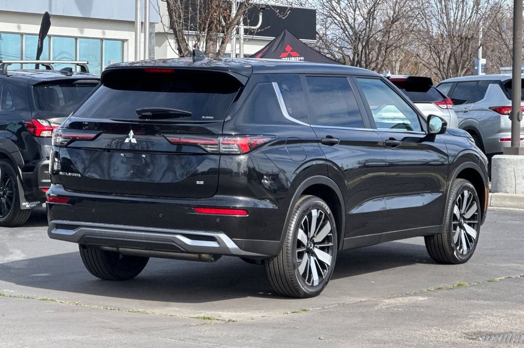 2026 Mitsubishi Outlander SE - Photo 6
