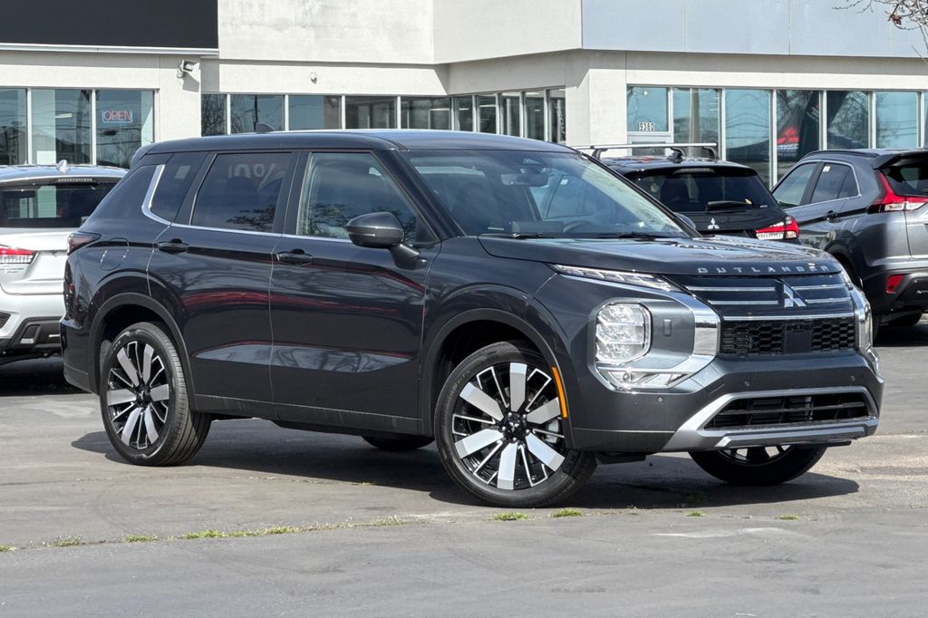 2026 Mitsubishi Outlander SE S-AWC's photo