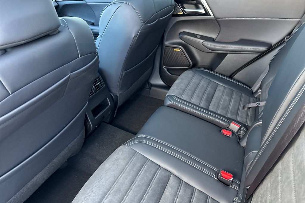 2026 Mitsubishi Outlander SE - Photo 12