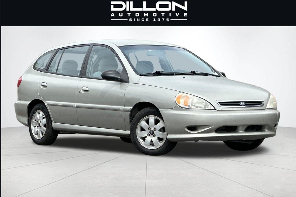 2002 Kia Rio Cinco's photo