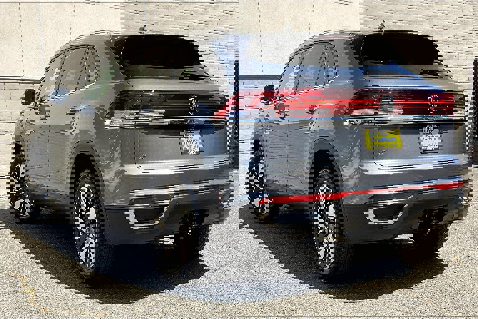 2025 Volkswagen Atlas Cross Sport SE Technology photo 2