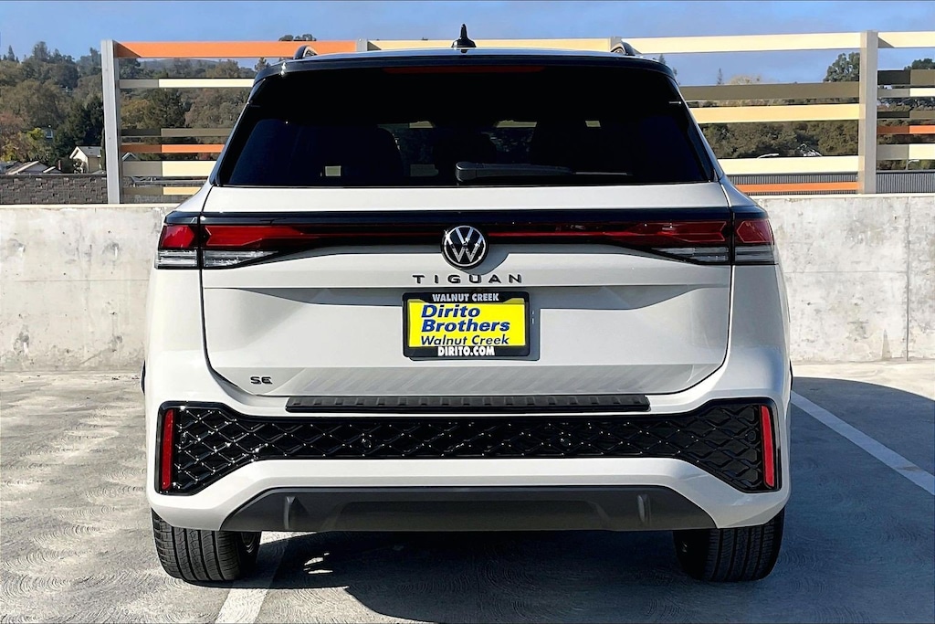 New 2026 Volkswagen Tiguan 2.0T SE R-Line Black SUV