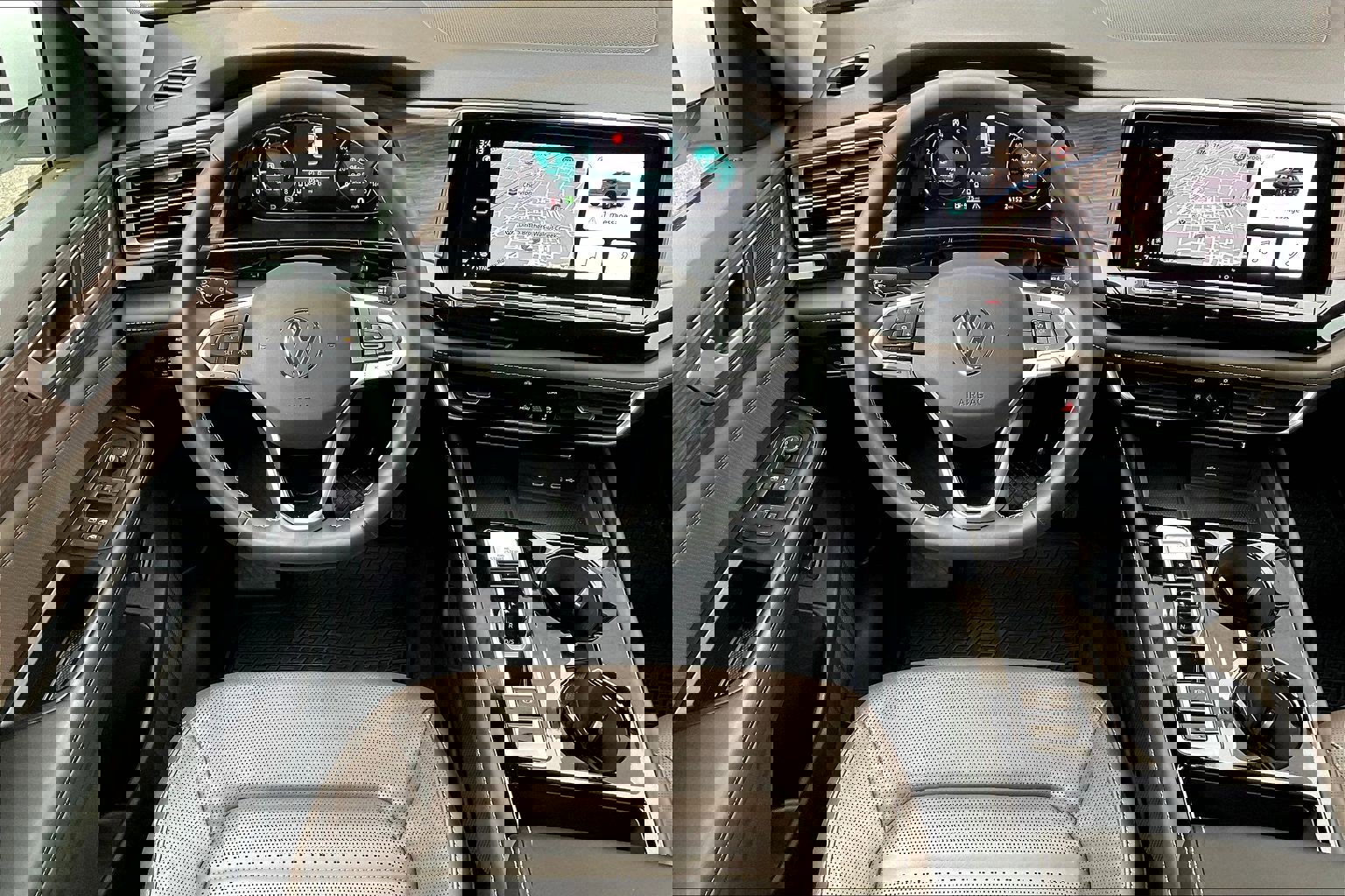 2024 Volkswagen Atlas SEL photo 4