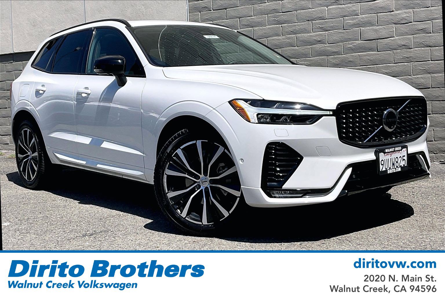 2024 Volvo XC60 B5 Plus Dark Theme AWD's photo