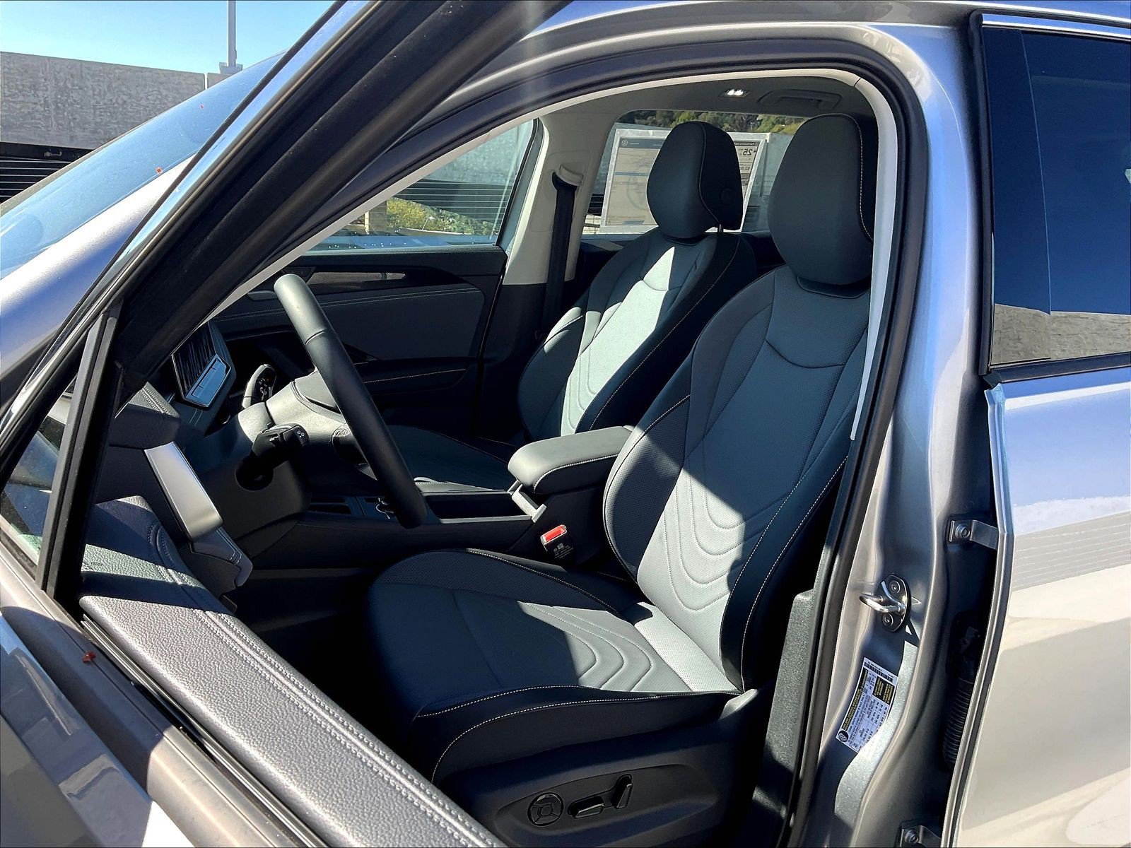 2026 Volkswagen Tiguan SE - Photo 8