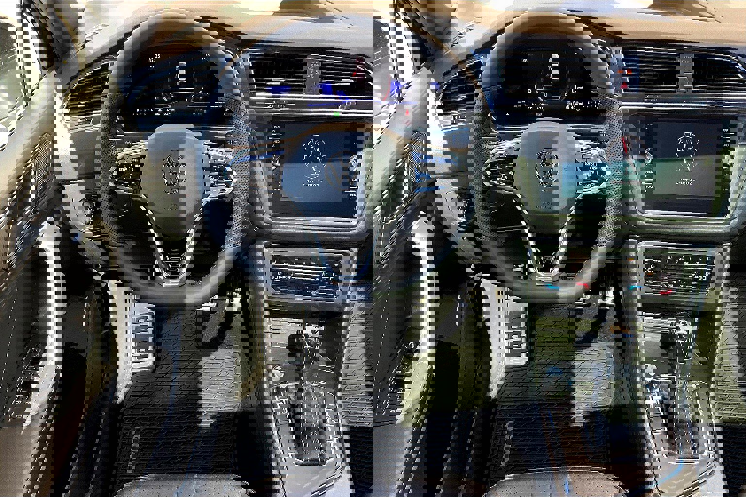 2022 Volkswagen Tiguan SE R-Line Black photo 2
