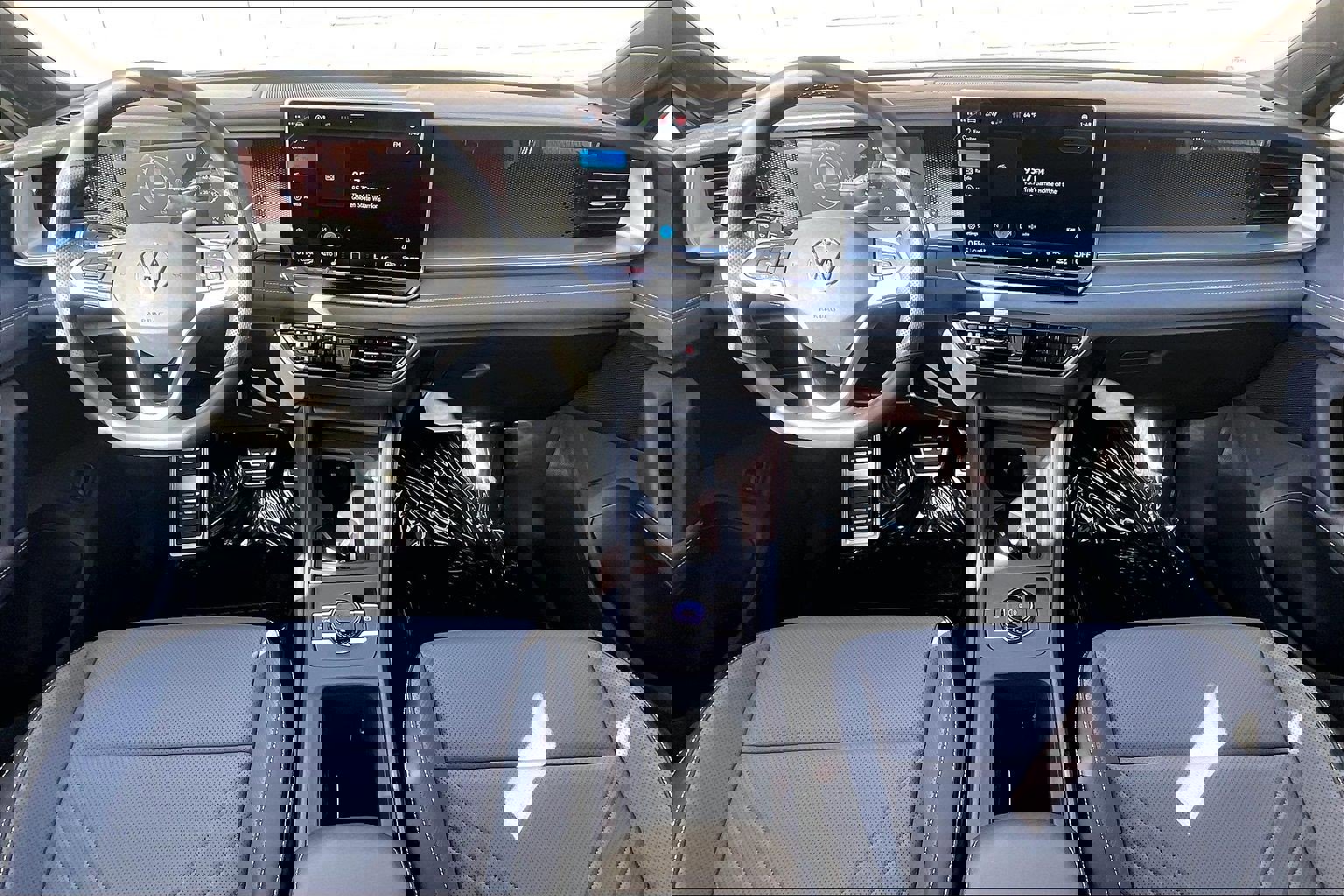 2026 Volkswagen Tiguan SE R-Line Black photo 4