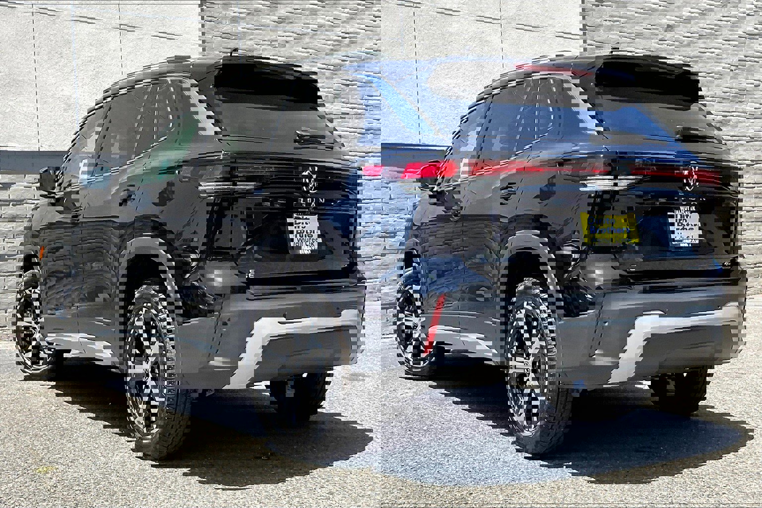 2025 Volkswagen Tiguan SE photo 2