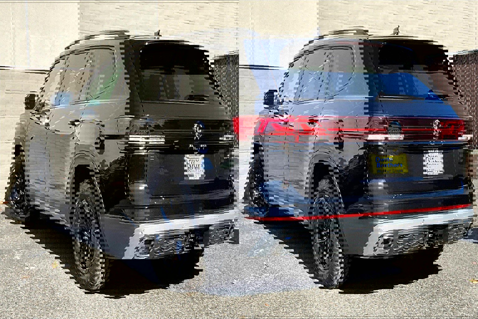 2025 Volkswagen Atlas Peak Edition SE photo 2