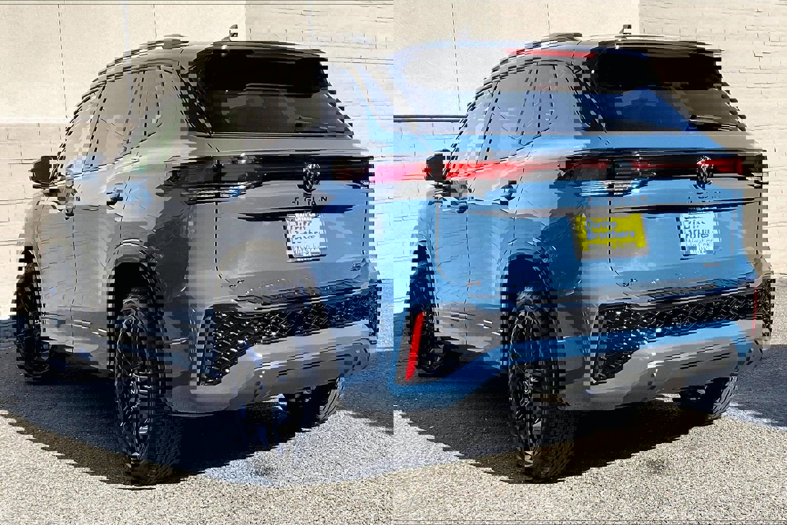 2026 Volkswagen Tiguan SE R-Line Black photo 2