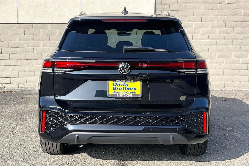 New 2026 Volkswagen Tiguan 2.0T SE R-Line Black SUV