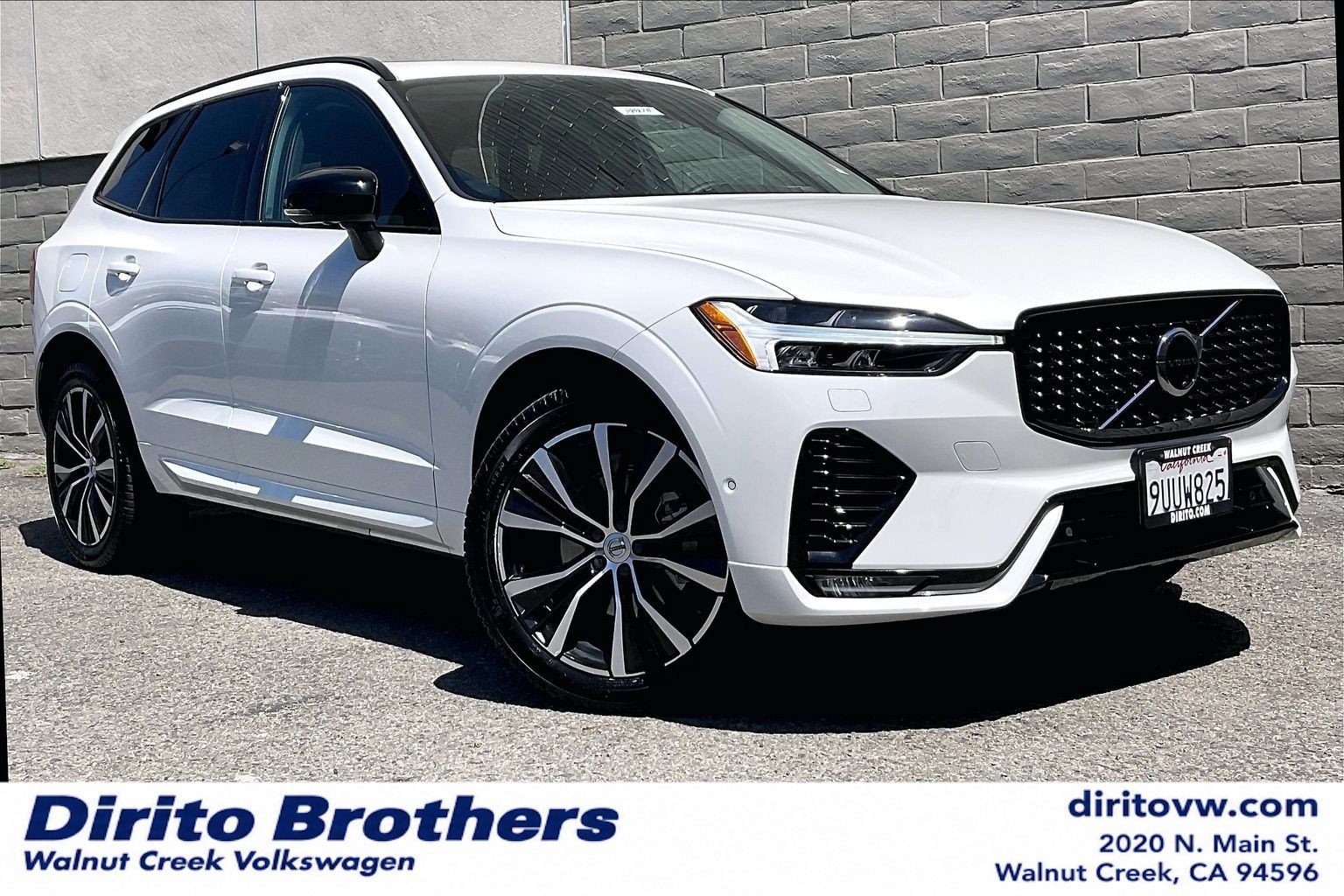 2024 Volvo XC60 B5 Plus Dark Theme AWD's photo