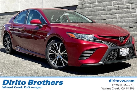 2018 Toyota Camry SE Sedan