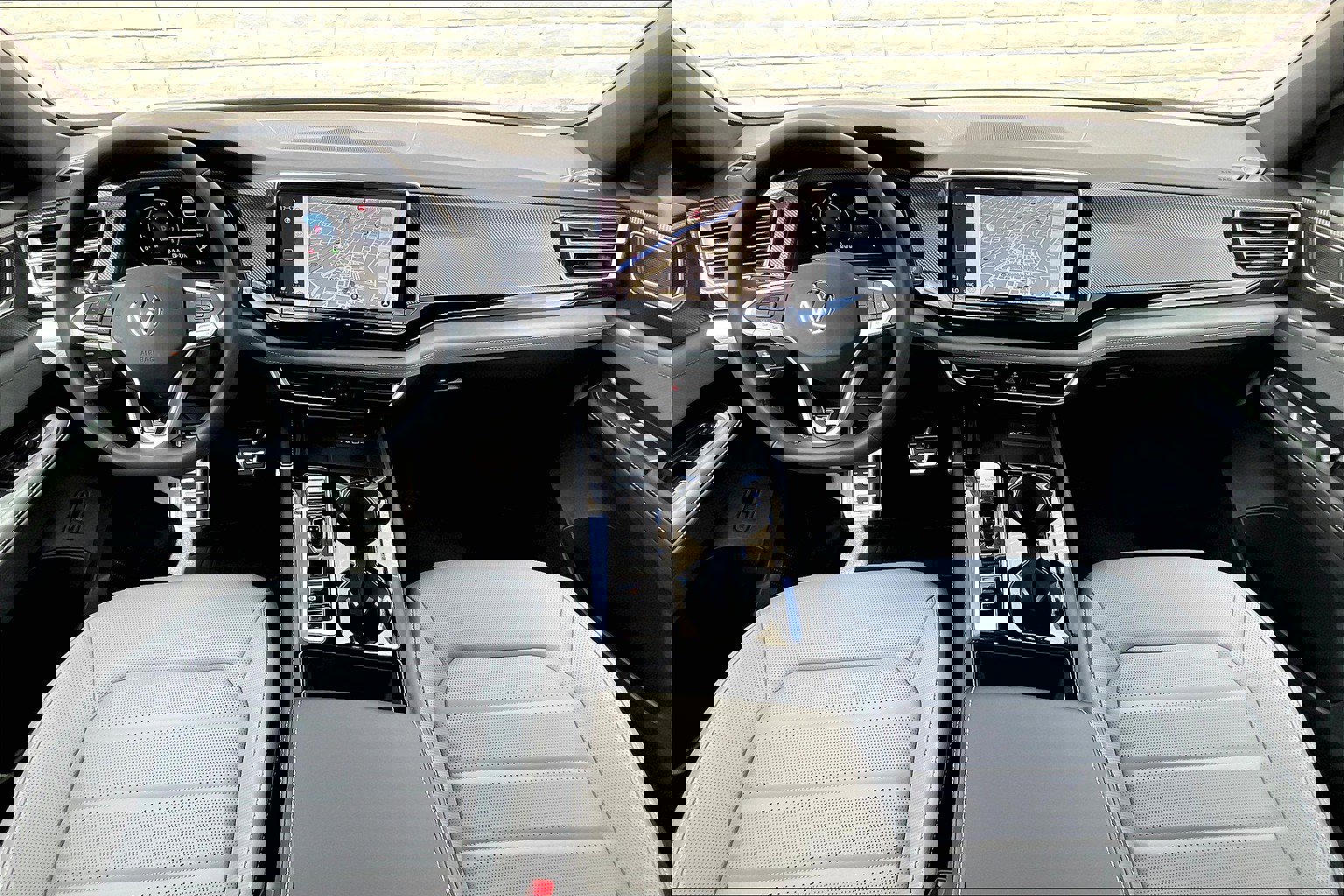 2024 Volkswagen Atlas Cross Sport SEL R-Line photo 4