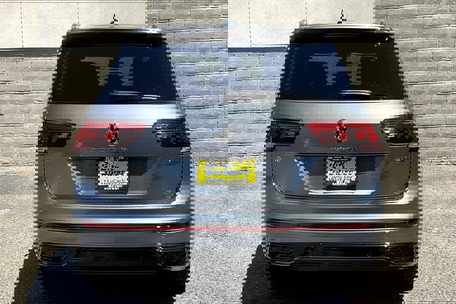 2023 Volkswagen Tiguan SE R-Line Black photo 2