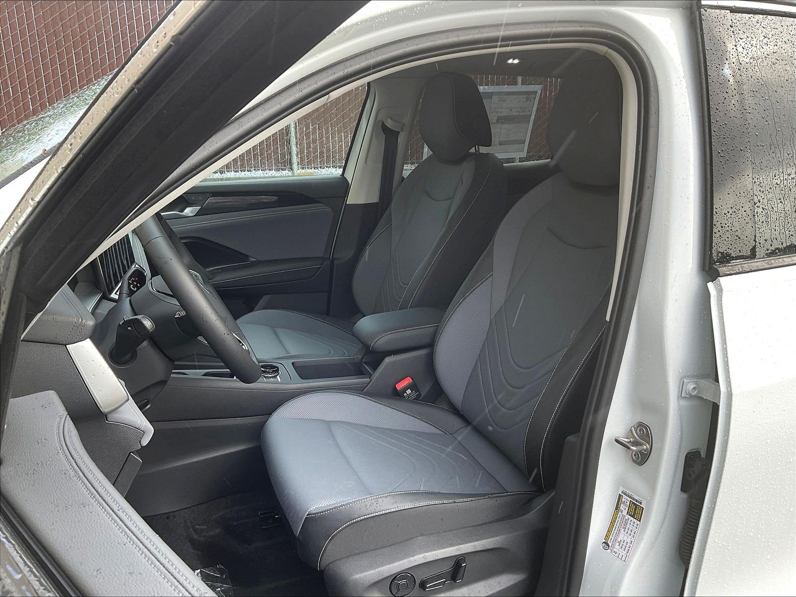 2026 Volkswagen Tiguan SE - Photo 8