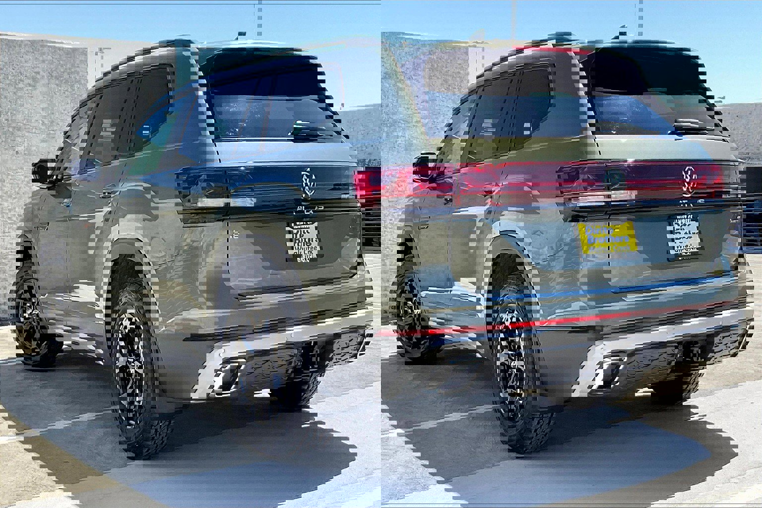 2026 Volkswagen Atlas Peak Edition SE photo 2