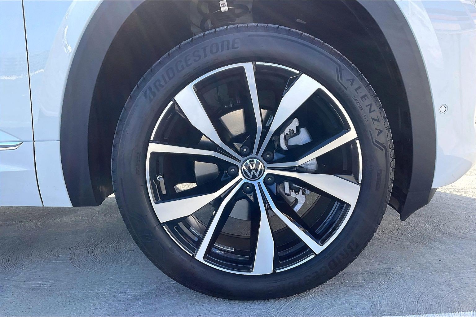 2026 Volkswagen Atlas Cross Sport SEL Premium R-LINE - Photo 10