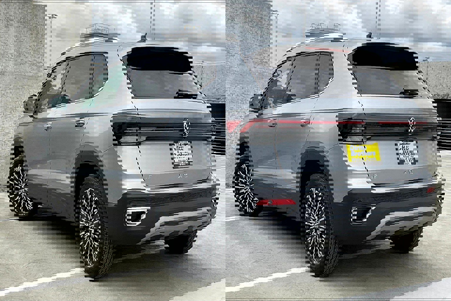 2025 Volkswagen Taos SE photo 2