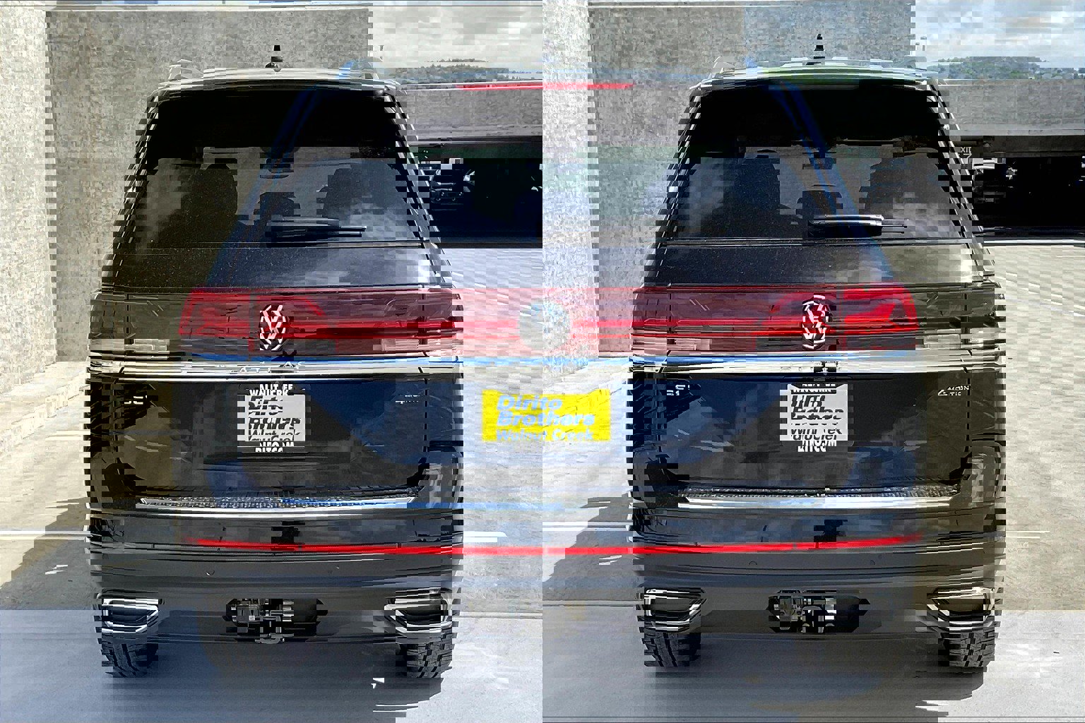 2025 Volkswagen Atlas SEL photo 3