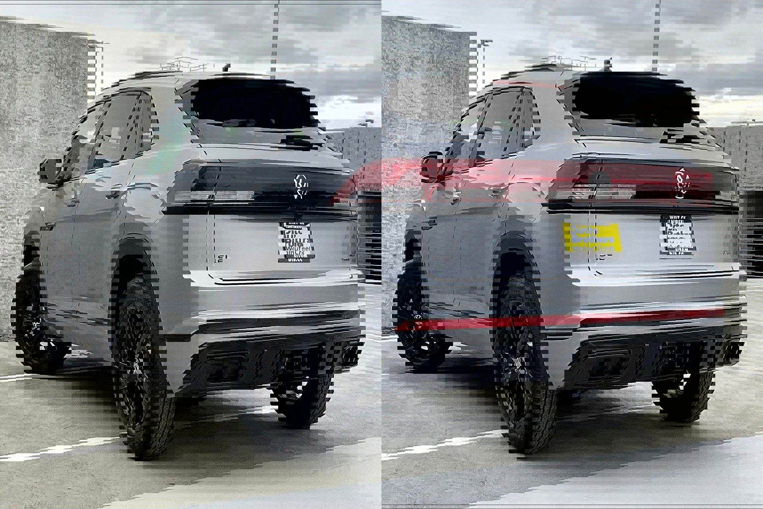 2025 Volkswagen Atlas Cross Sport SEL R-Line photo 2