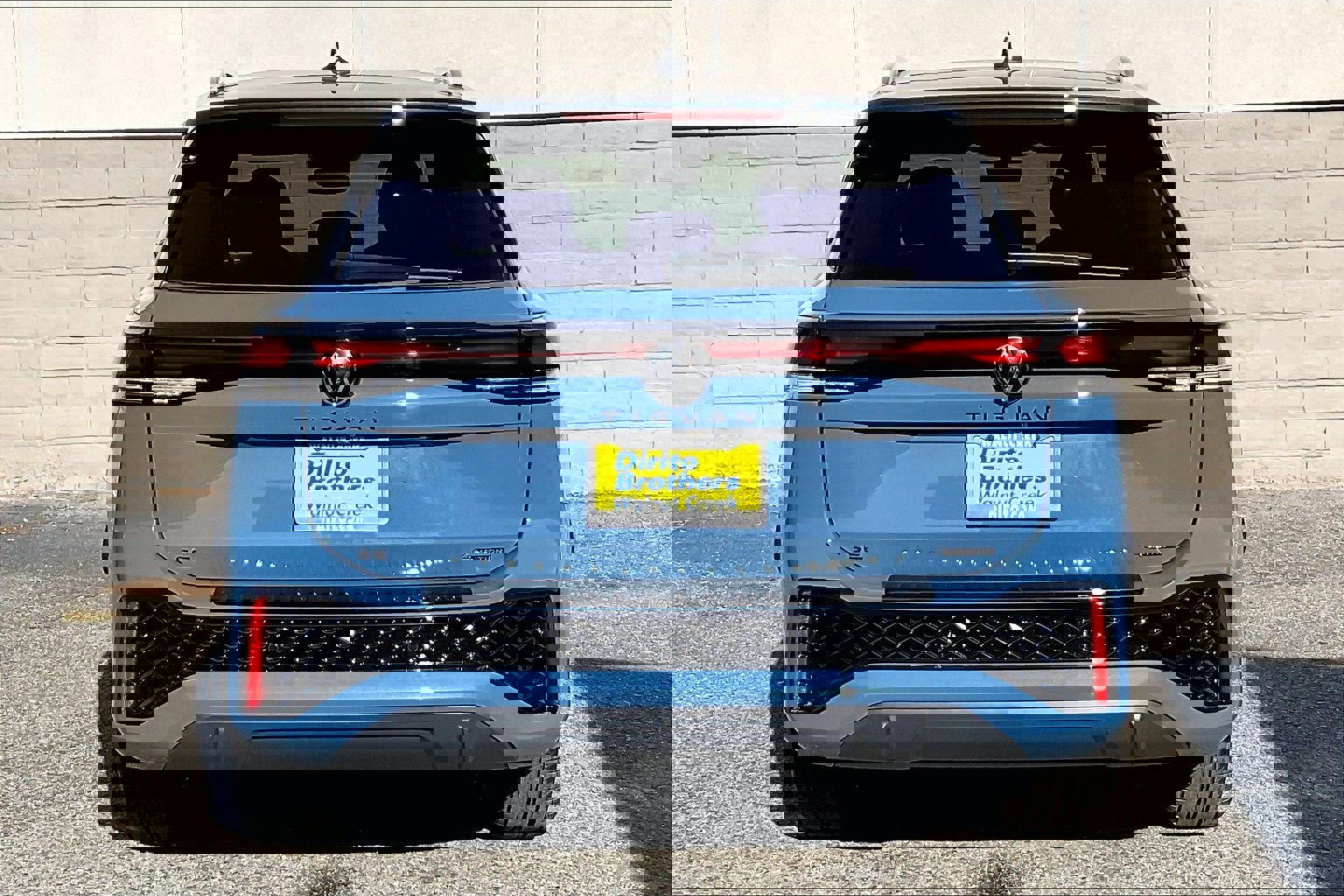 2026 Volkswagen Tiguan SE R-Line Black photo 3