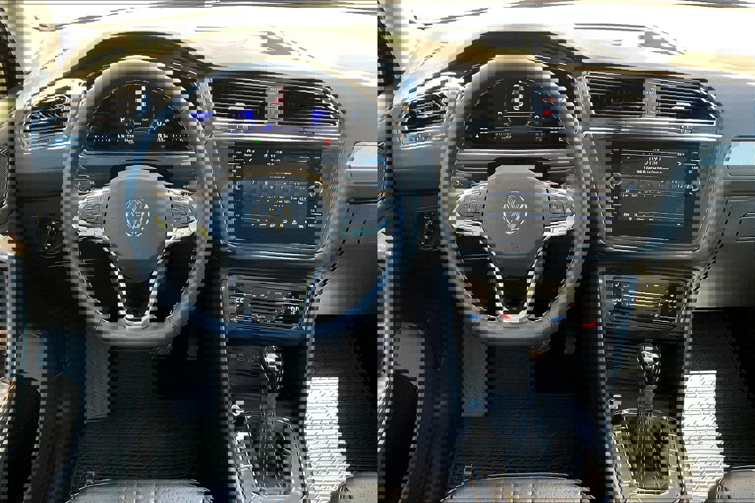2022 Volkswagen Tiguan SE photo 3