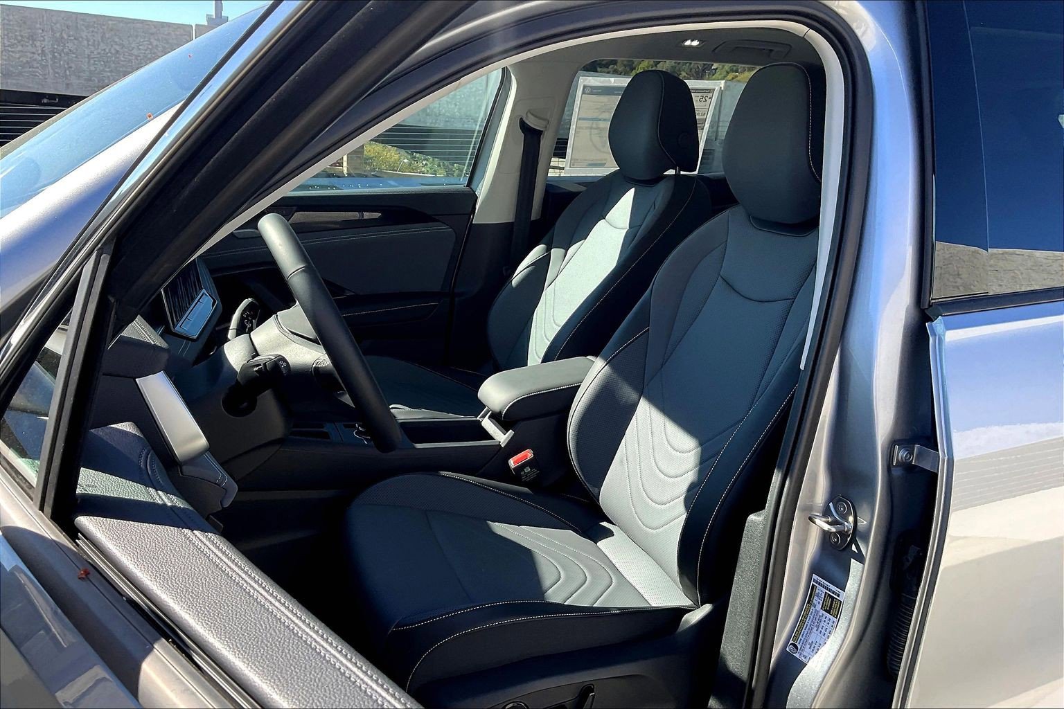 2026 Volkswagen Tiguan SE - Photo 8