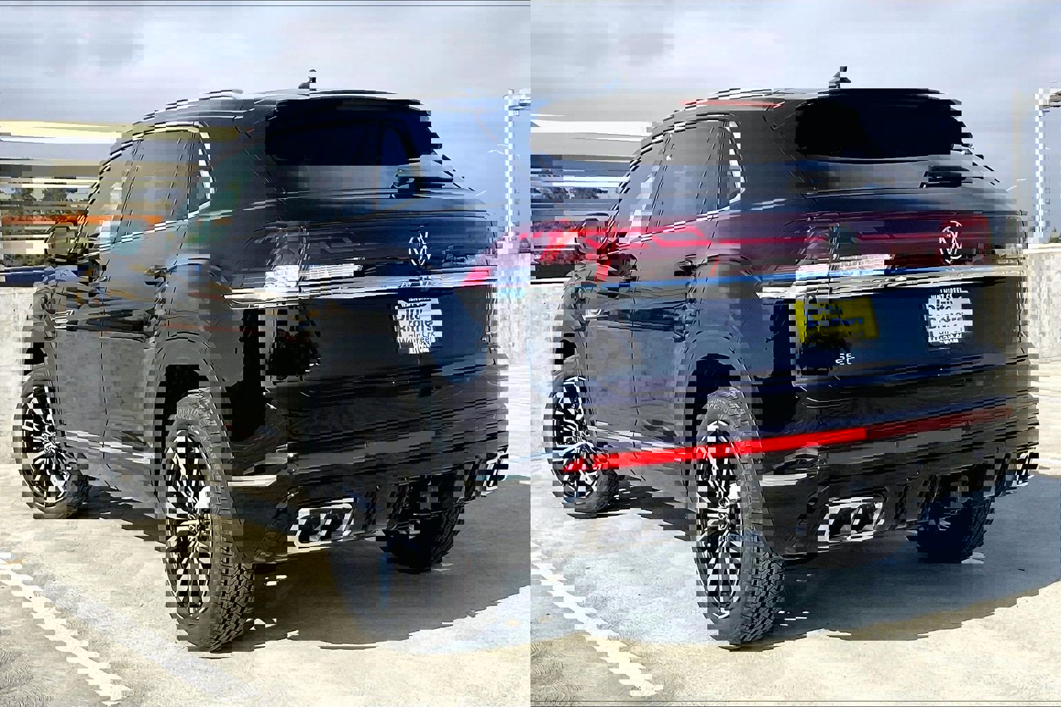 2026 Volkswagen Atlas Cross Sport SEL Premium R-Line photo 2