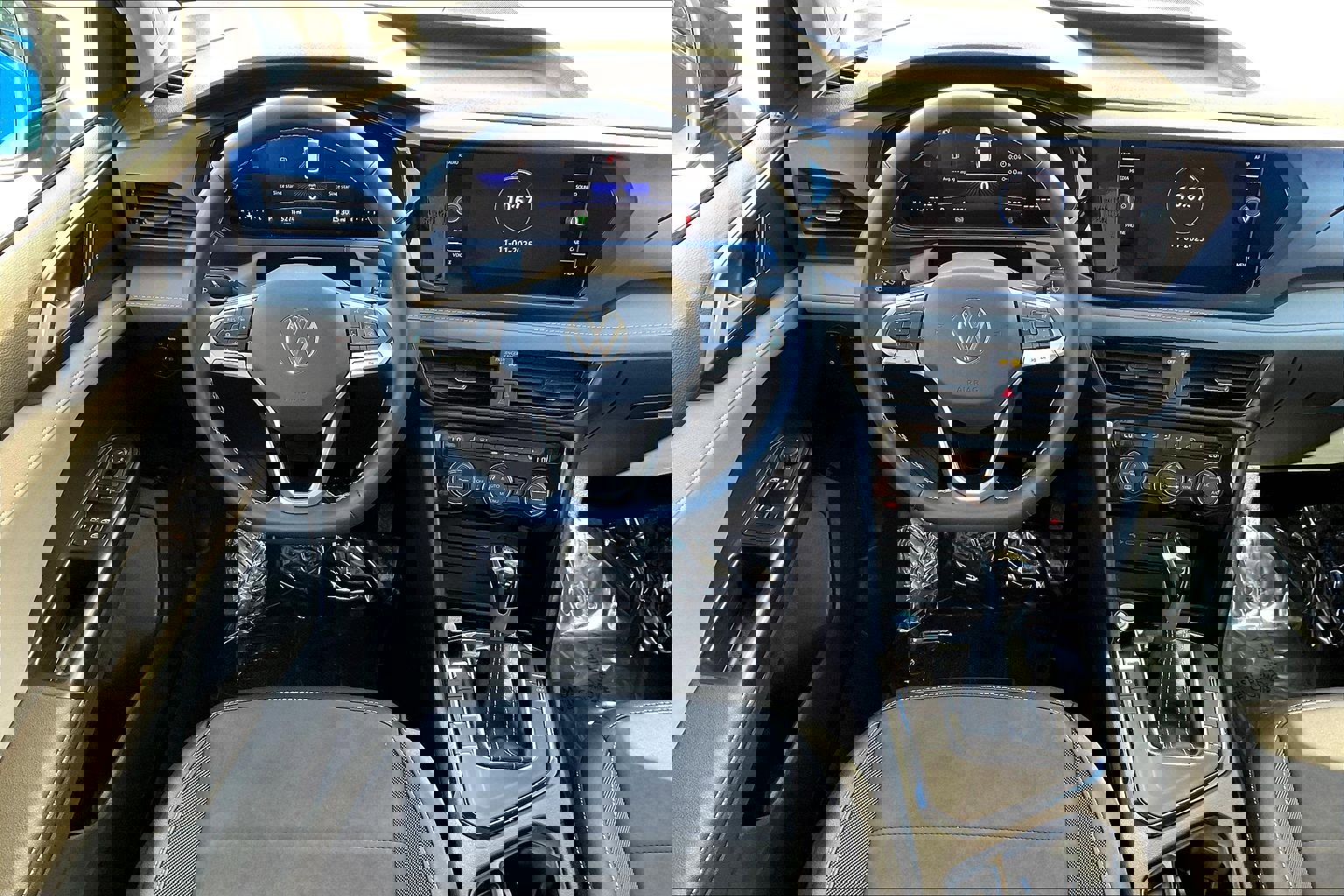 2024 Volkswagen Taos SE photo 4