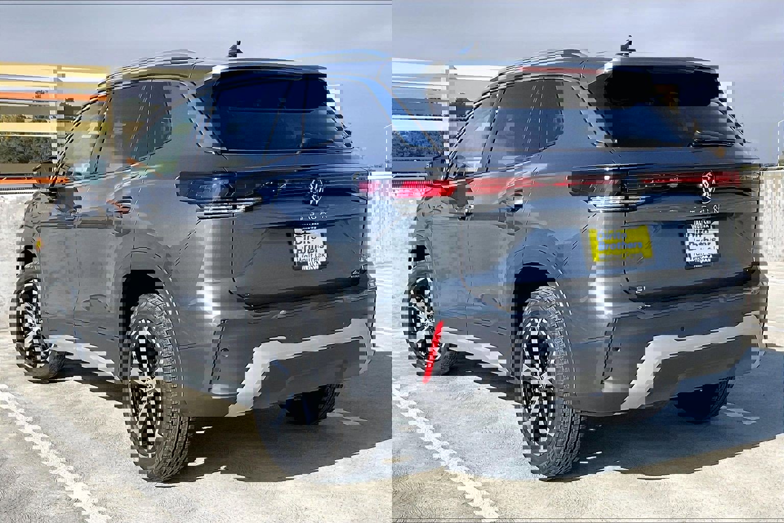 2026 Volkswagen Tiguan SE photo 2