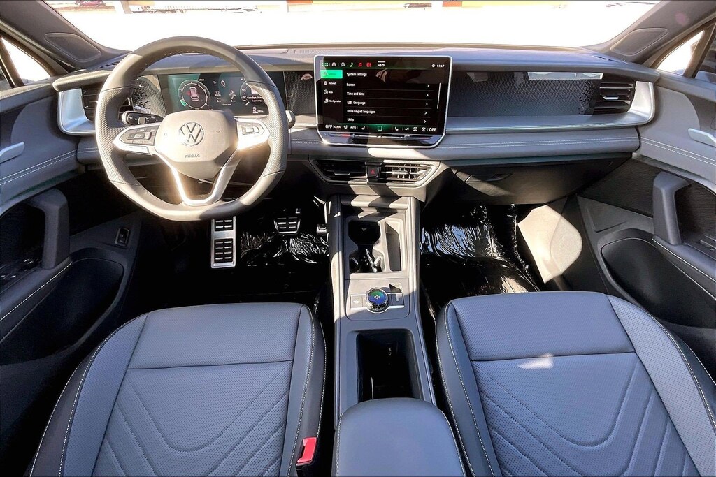 New 2026 Volkswagen Tiguan 2.0T SE R-Line Black SUV