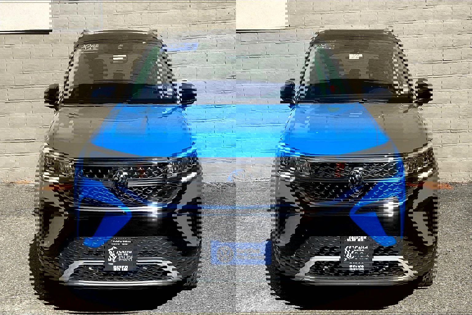 2024 Volkswagen Taos SE photo 2