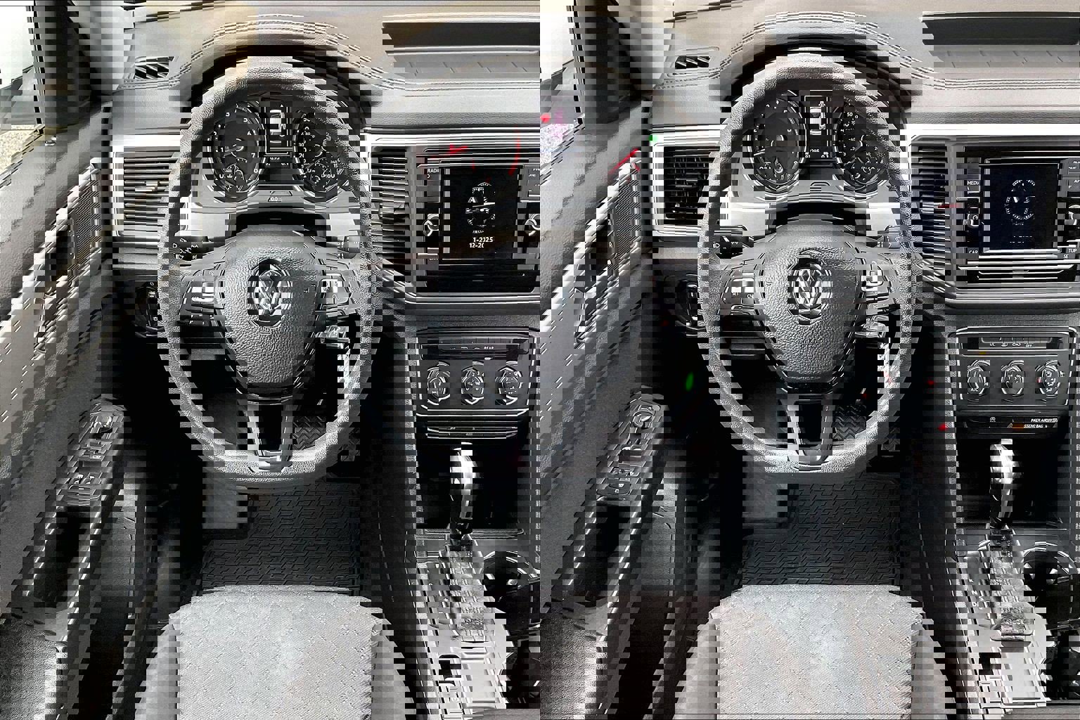 2018 Volkswagen Atlas S photo 3