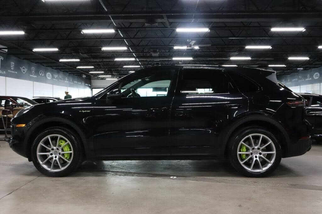 2020 Porsche Cayenne E-Hybrid photo 2