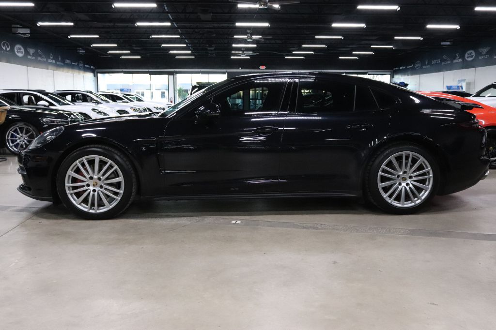 2017 Porsche Panamera 4S photo 2