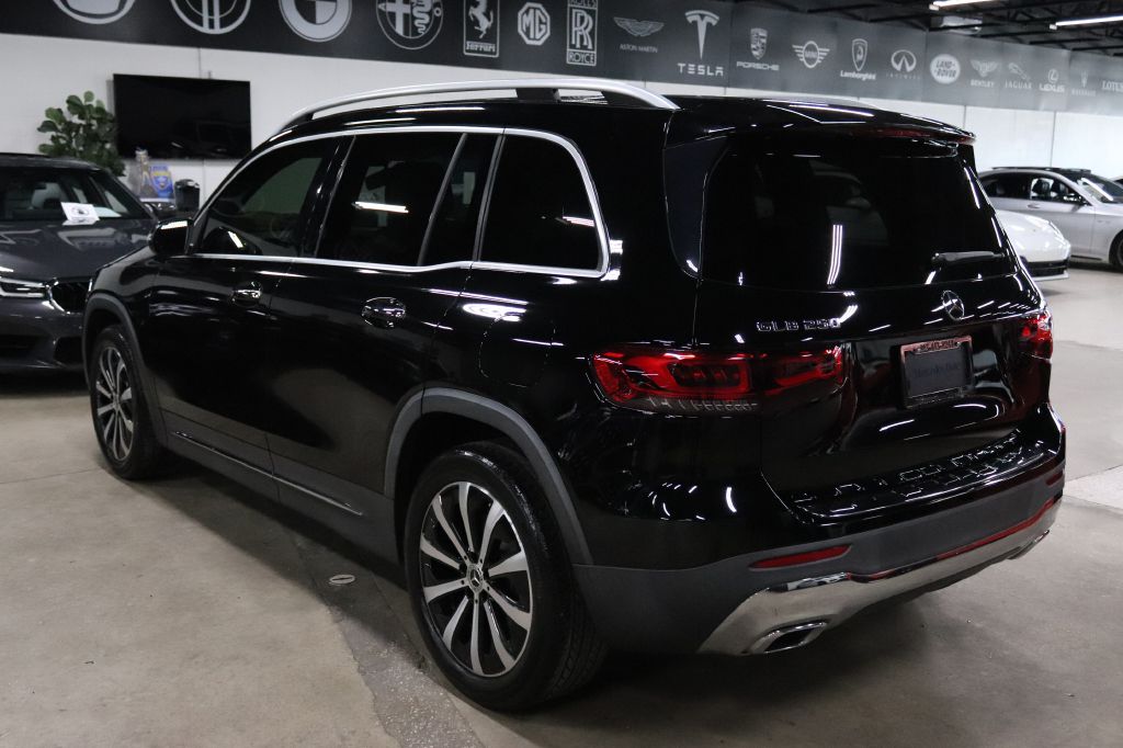 2021 Mercedes Benz GLB 250 photo 2