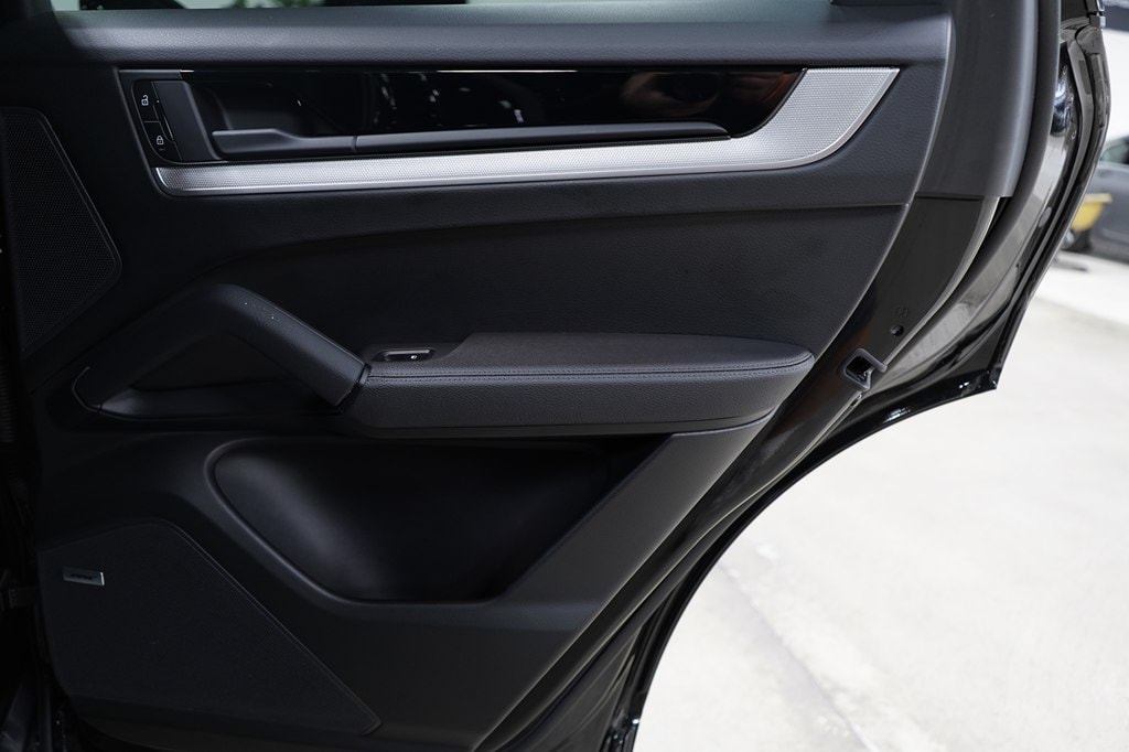 2024 Porsche Cayenne Base - Photo 17