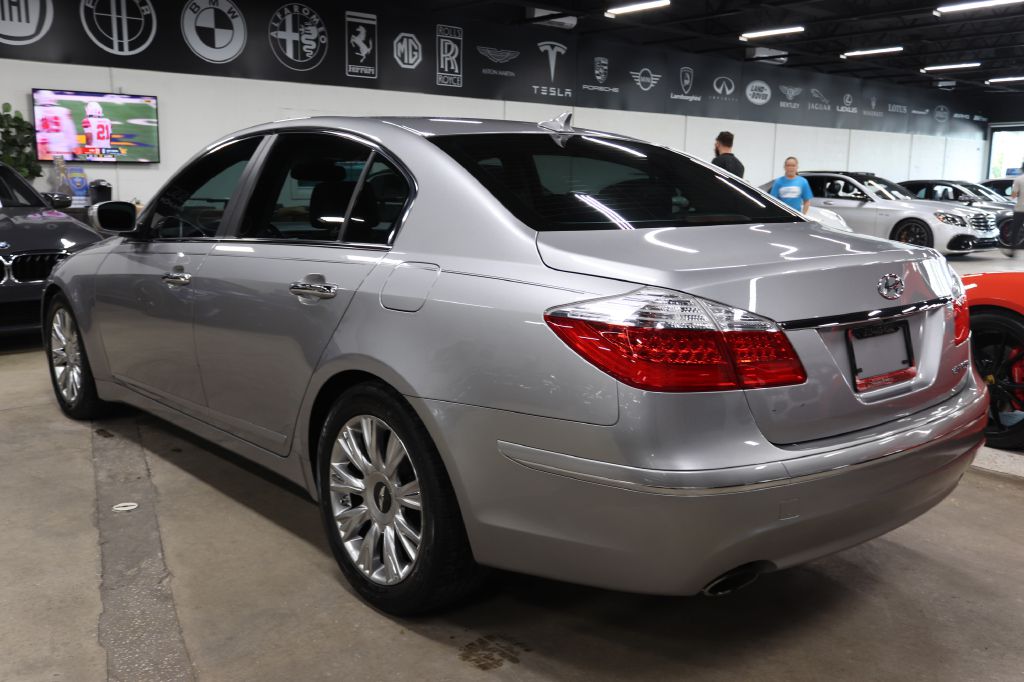 2010 Hyundai Genesis 3.8 photo 3