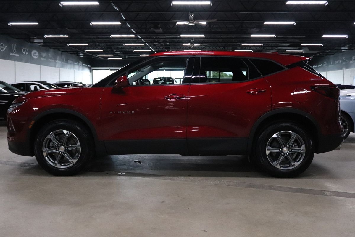2023 Chevrolet Blazer 2LT photo 2