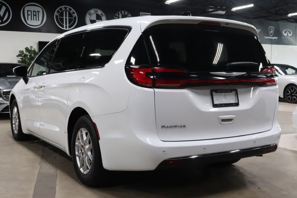 Used 2023 Chrysler Pacifica Touring L Van