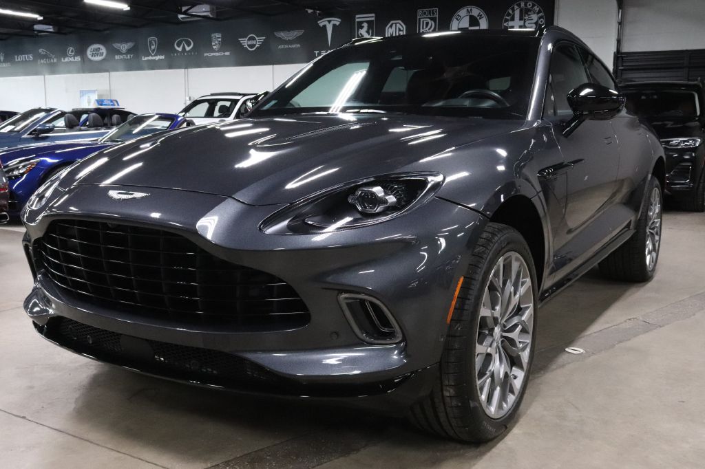 2021 Aston Martin DBX Base's photo