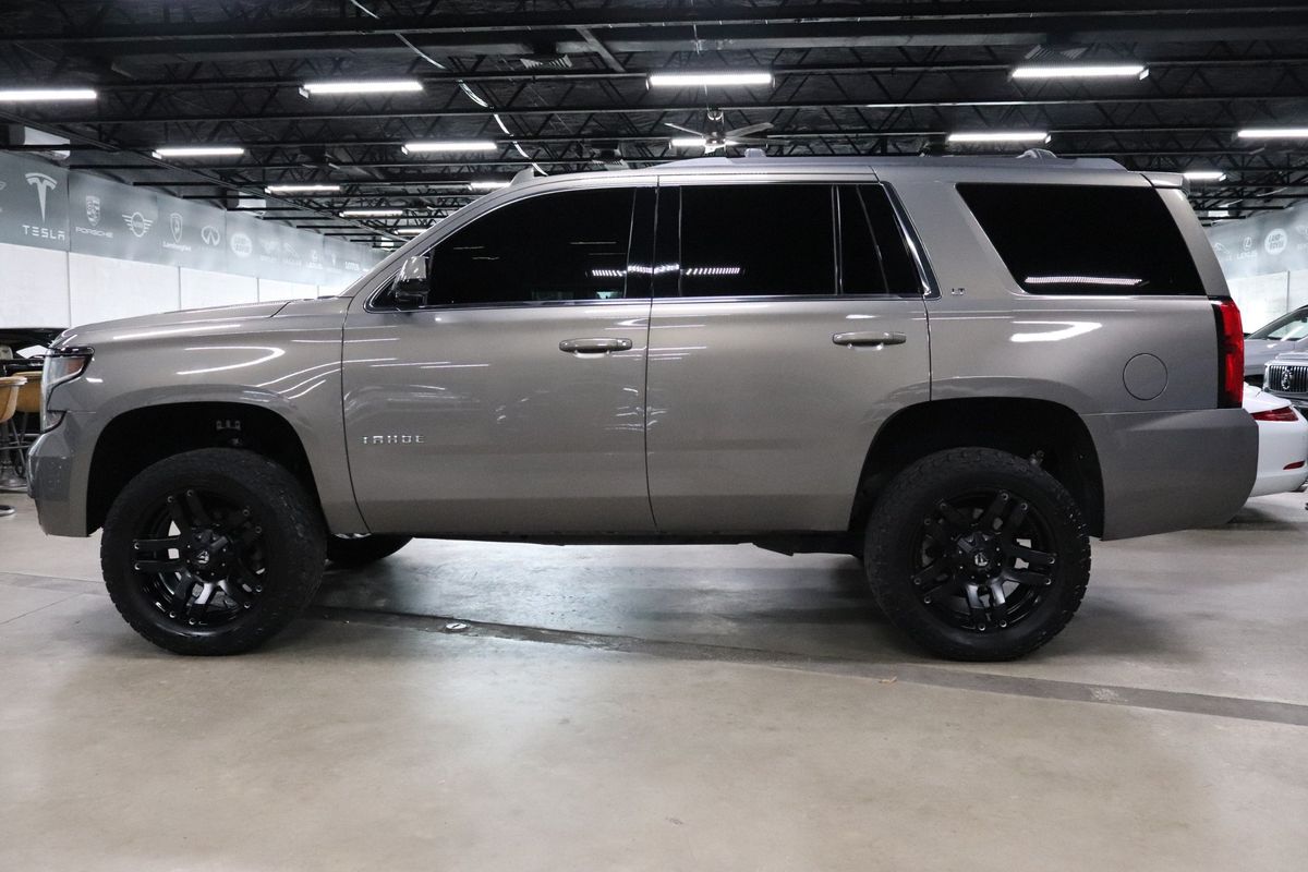 2017 Chevrolet Tahoe LT photo 2