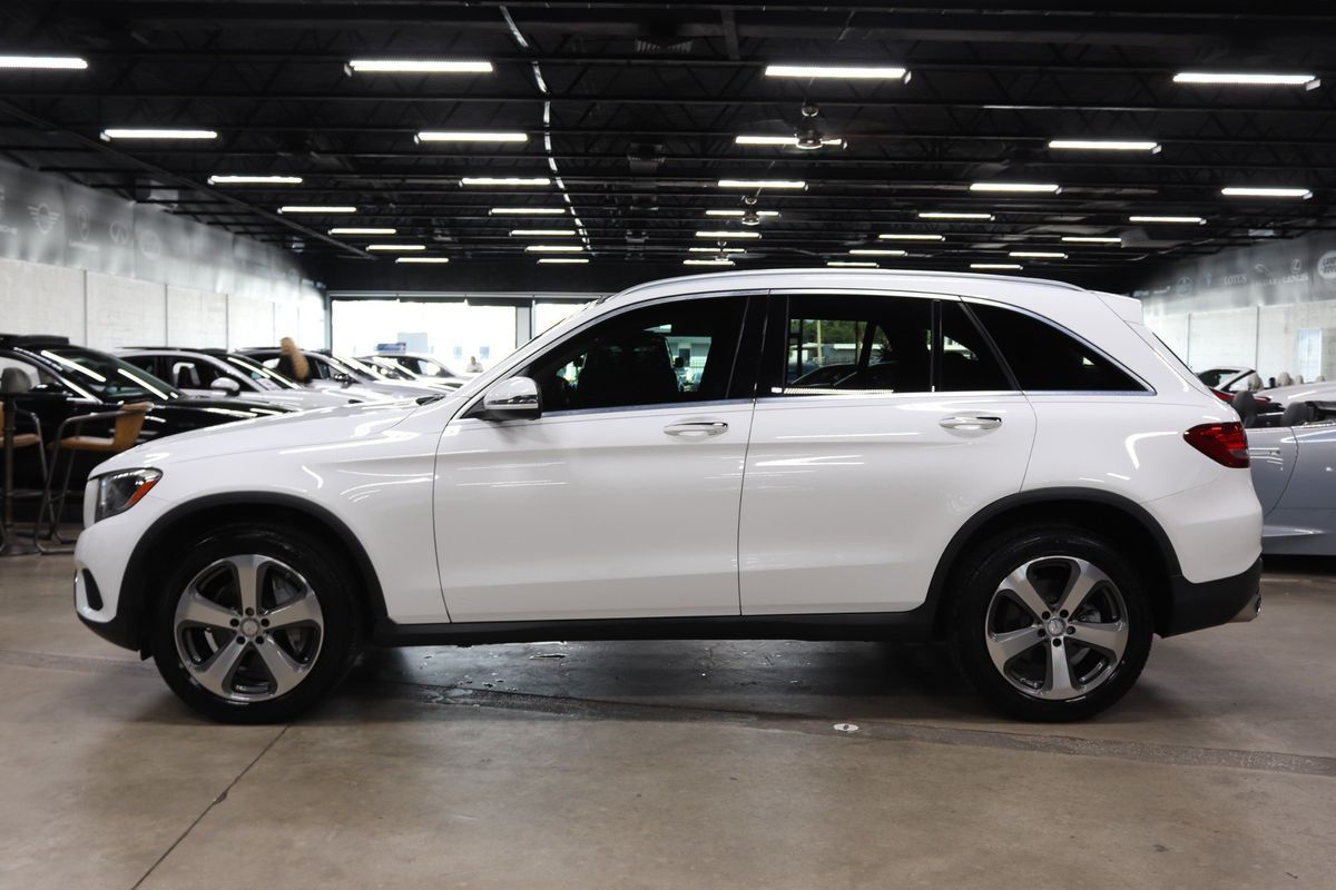 2016 Mercedes Benz GLC 300 photo 2